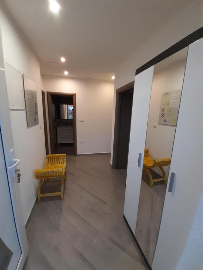 Apartment Lucky With Jacuzzi Trogir Bagian luar foto