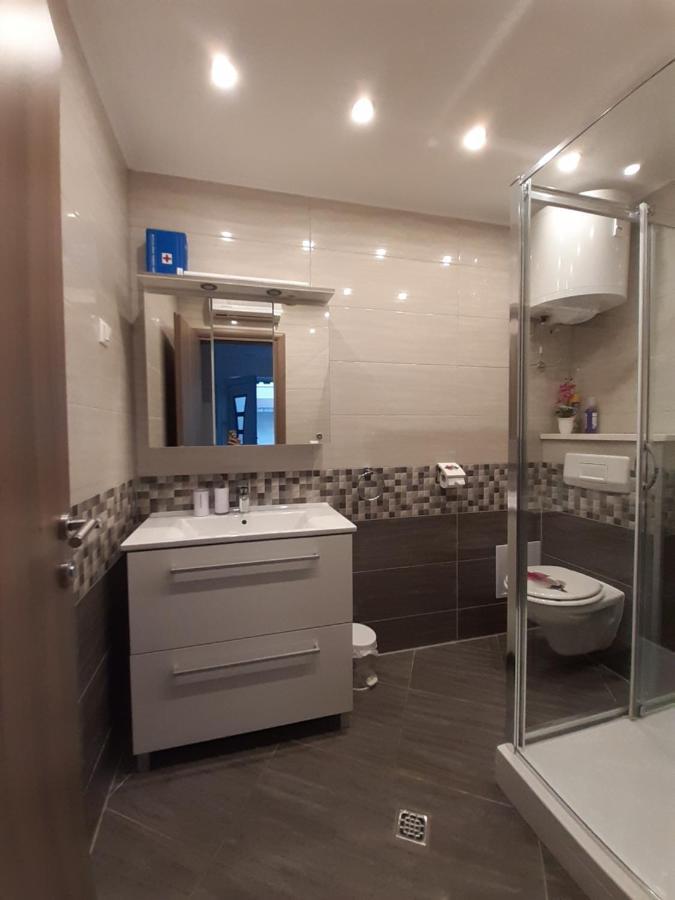Apartment Lucky With Jacuzzi Trogir Bagian luar foto