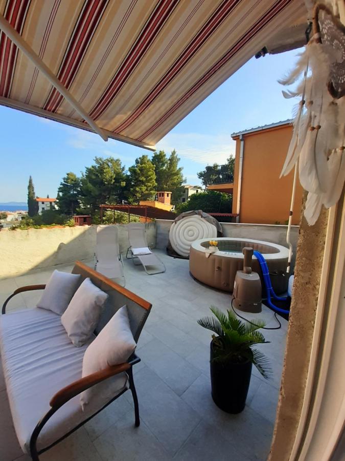Apartment Lucky With Jacuzzi Trogir Bagian luar foto