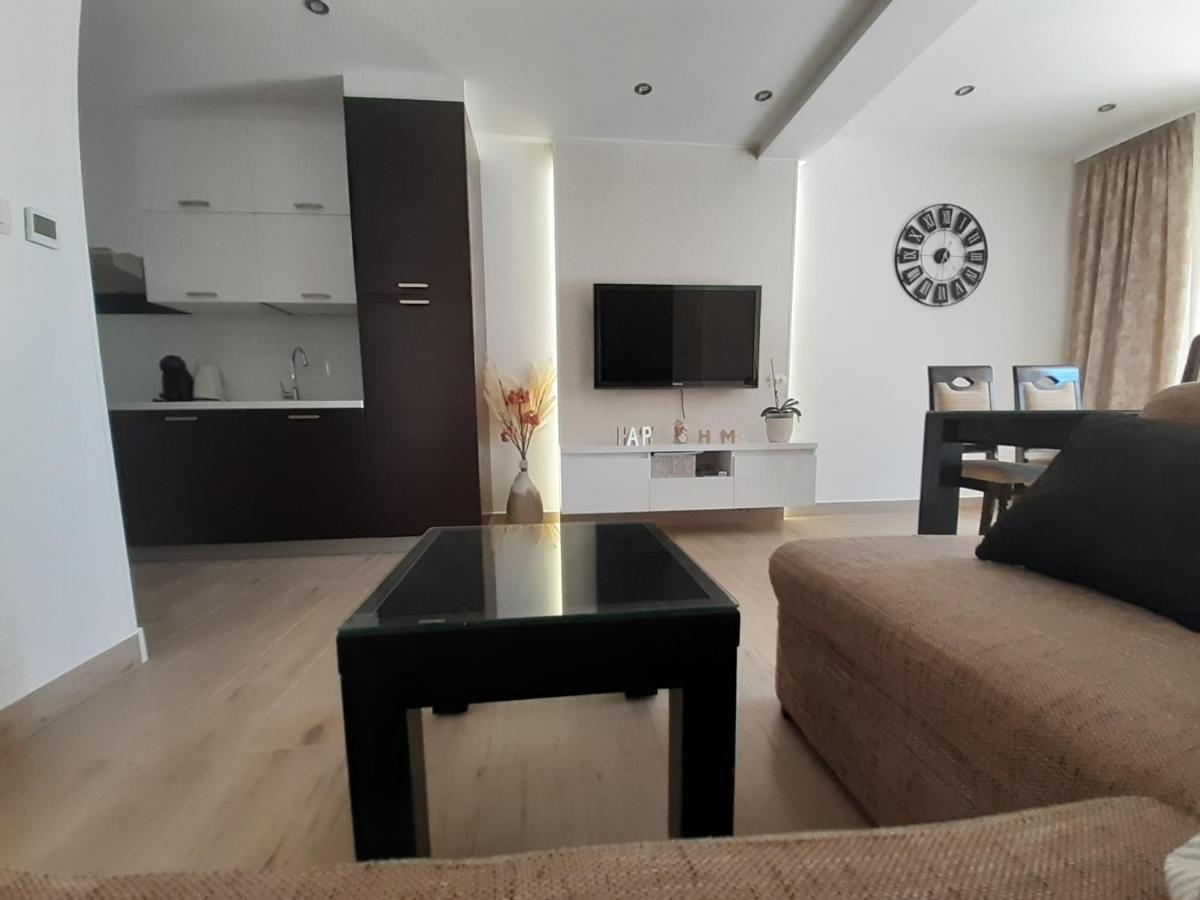 Apartment Lucky With Jacuzzi Trogir Bagian luar foto
