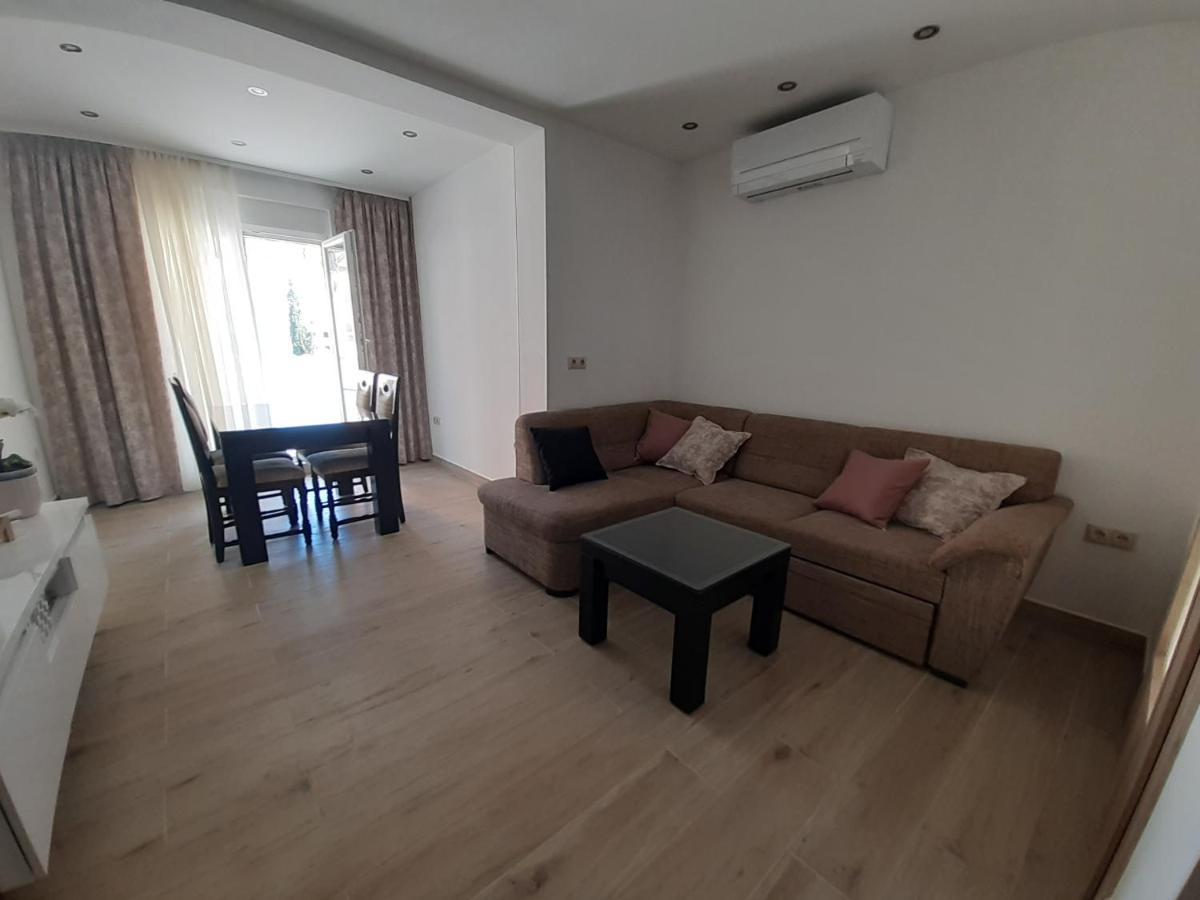 Apartment Lucky With Jacuzzi Trogir Bagian luar foto