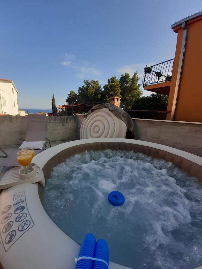 Apartment Lucky With Jacuzzi Trogir Bagian luar foto
