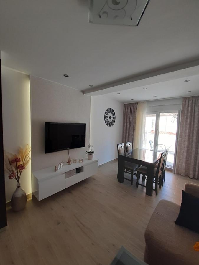Apartment Lucky With Jacuzzi Trogir Bagian luar foto