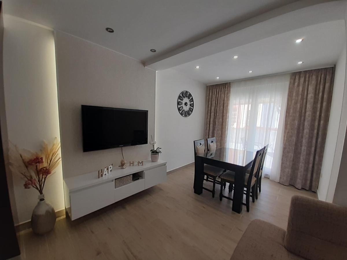 Apartment Lucky With Jacuzzi Trogir Bagian luar foto