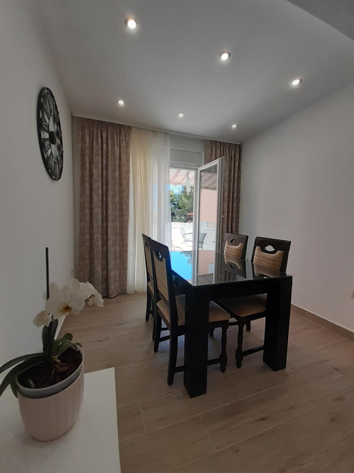 Apartment Lucky With Jacuzzi Trogir Ruang foto