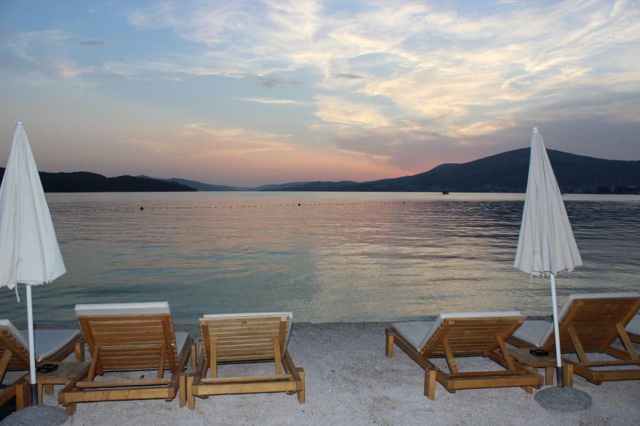 Apartment Lucky With Jacuzzi Trogir Bagian luar foto