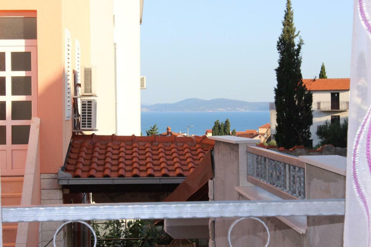 Apartment Lucky With Jacuzzi Trogir Bagian luar foto