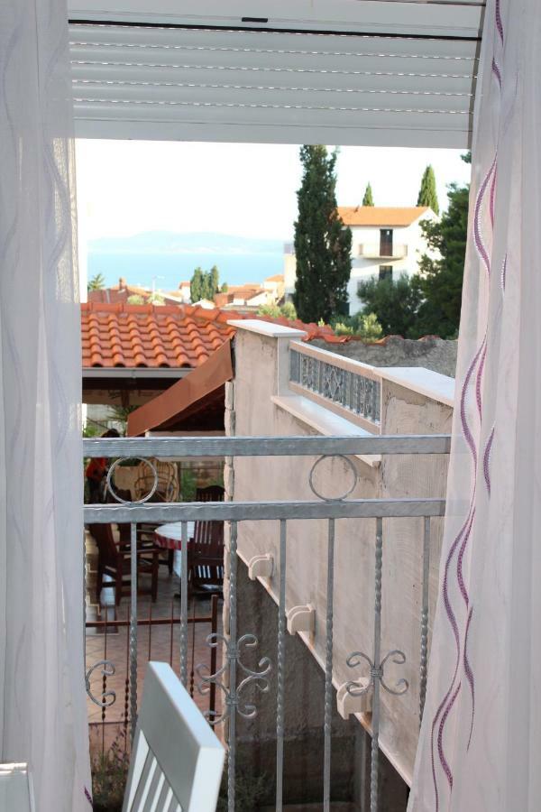 Apartment Lucky With Jacuzzi Trogir Bagian luar foto