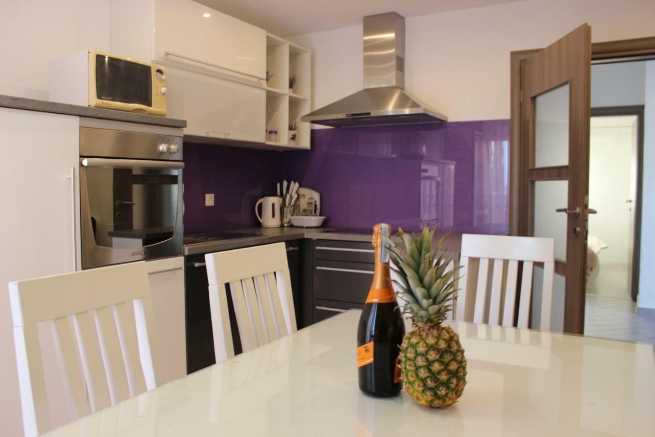 Apartment Lucky With Jacuzzi Trogir Bagian luar foto