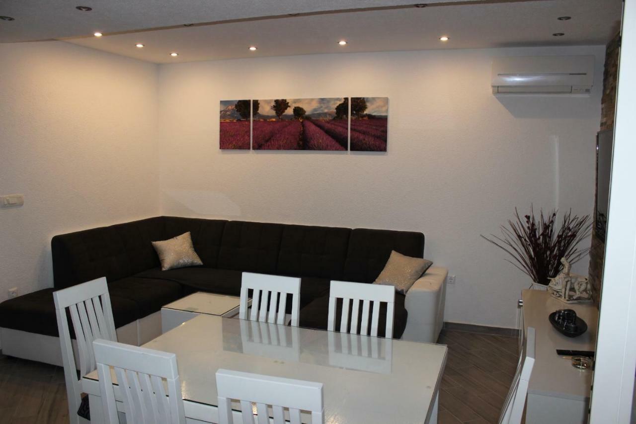 Apartment Lucky With Jacuzzi Trogir Bagian luar foto