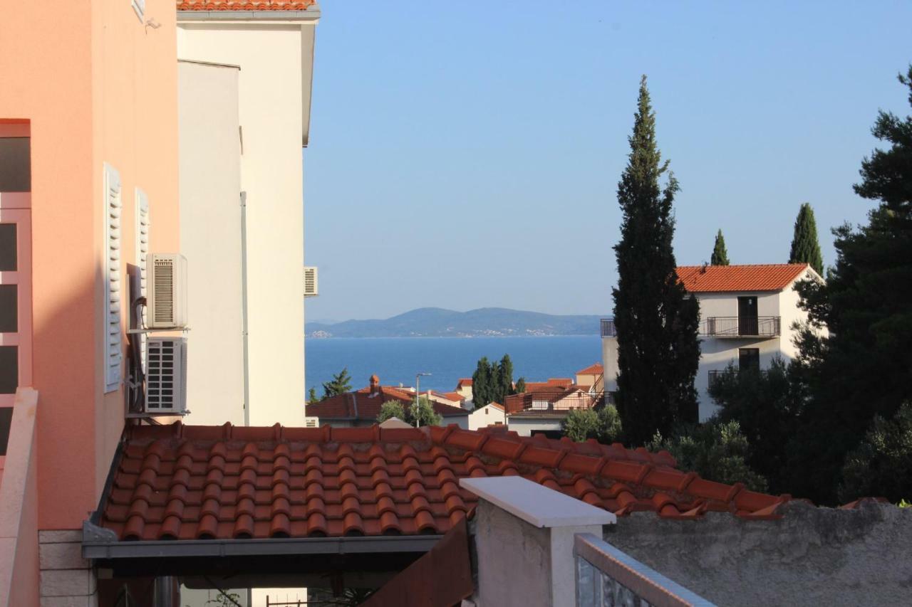 Apartment Lucky With Jacuzzi Trogir Bagian luar foto