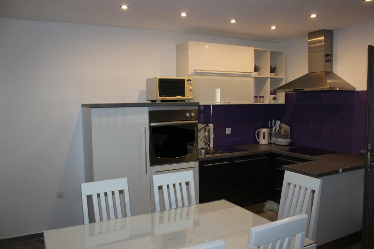 Apartment Lucky With Jacuzzi Trogir Bagian luar foto