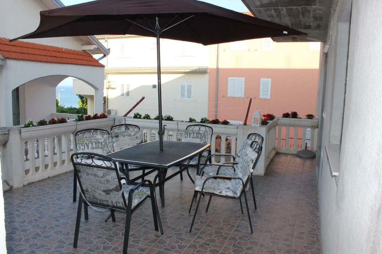 Apartment Lucky With Jacuzzi Trogir Bagian luar foto