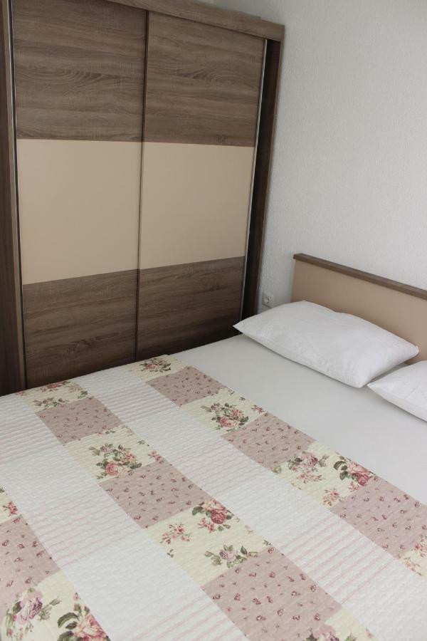 Apartment Lucky With Jacuzzi Trogir Bagian luar foto