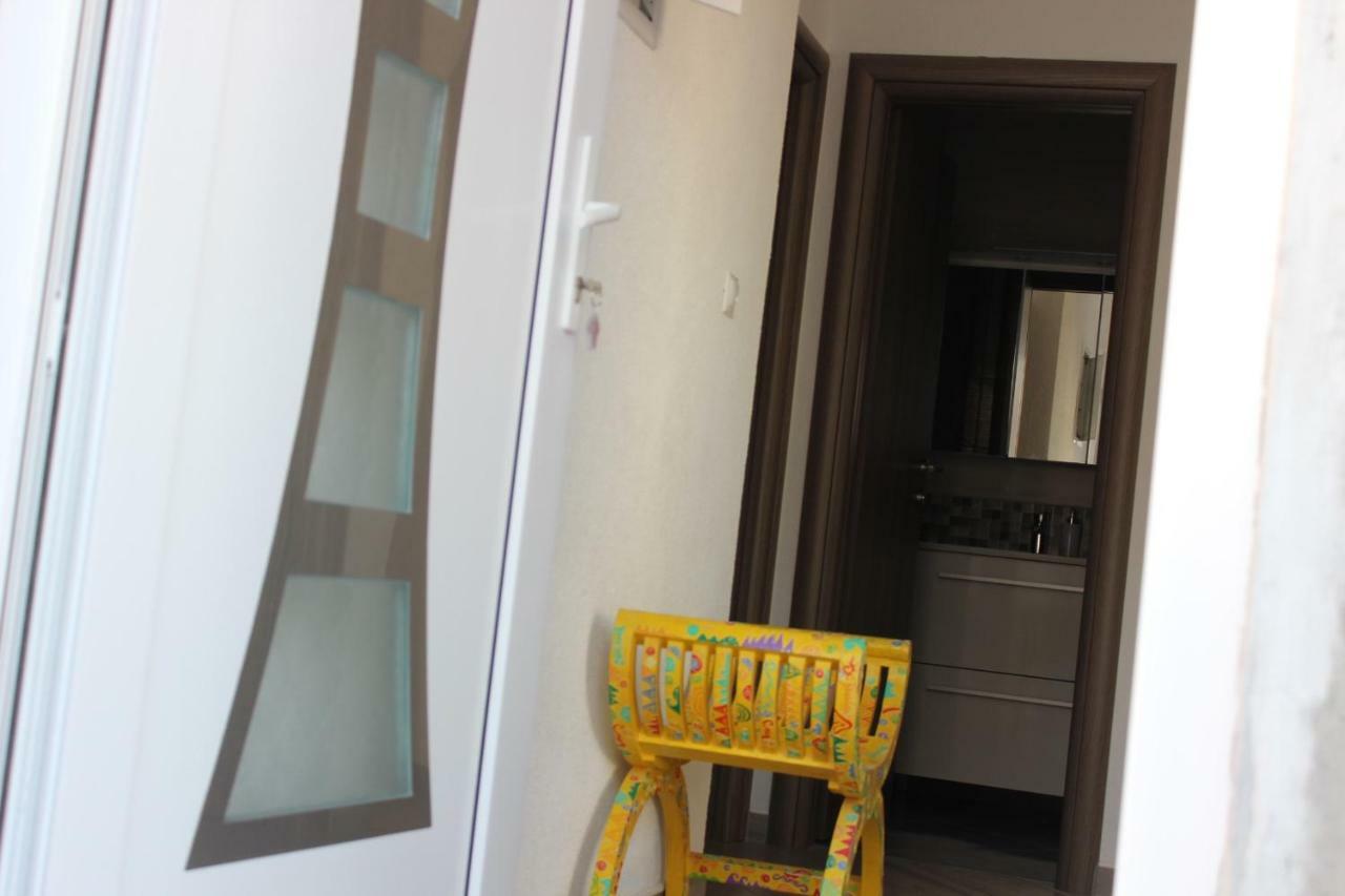 Apartment Lucky With Jacuzzi Trogir Bagian luar foto